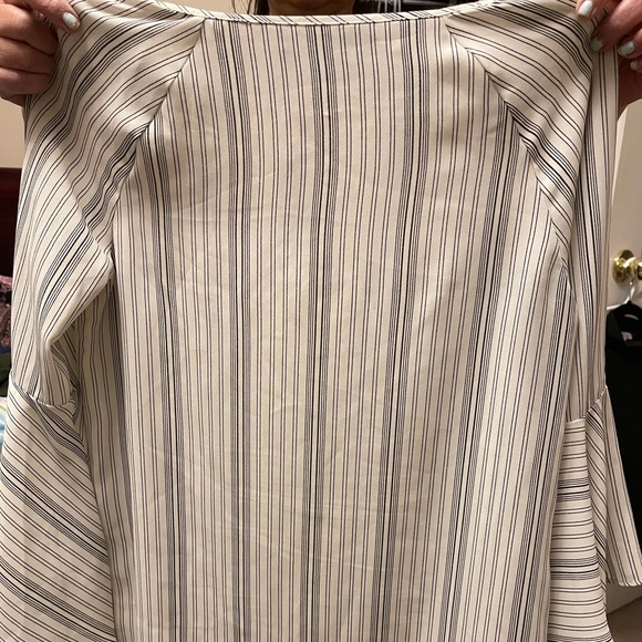 Ivanka Trump spring top - Picture 2 of 3